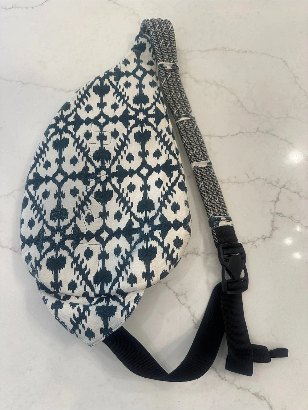 KAVU Rope Original Sling Bag Cream & Teal Print Backpack Crossbody Pockets